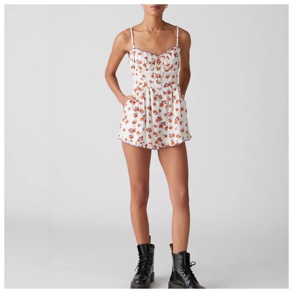 LAST CHANCE Urban Outfitters Betti Floral Print Linen Blend Romper - Picture 5 of 7